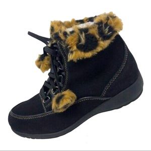Sporto Katie Black Leather Waterproof lace up ankle Faux Fur Bootie Size:8M